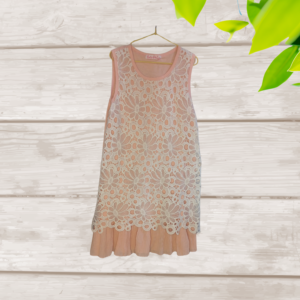 Robe Fille Sans Manches Rose Pêche avec Dentelle Florale – Élégance & Douceur 🌸